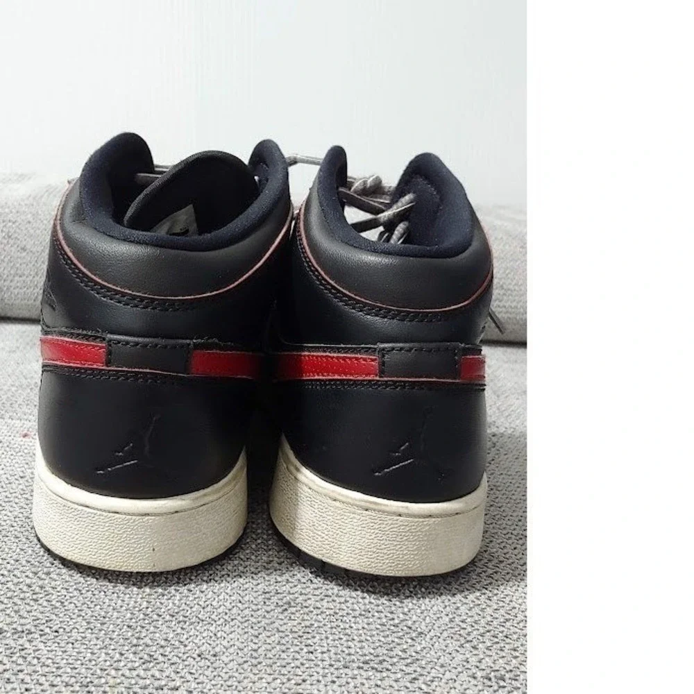 Nike Air Jordan 1 Mid GS Youth Size 6Y Black Gym Red 554725-009 Sneakers